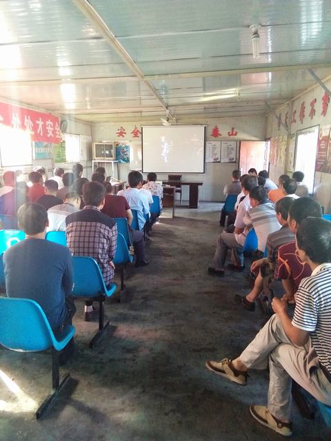 掘進公司北翼項目部定期培訓養(yǎng)成安全好習慣