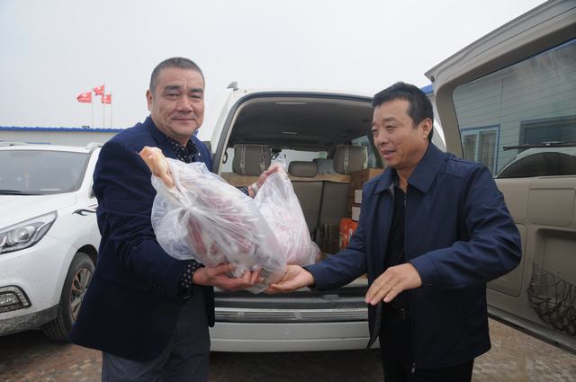 掘進(jìn)公司黨政領(lǐng)導(dǎo)節(jié)日慰問一線員工