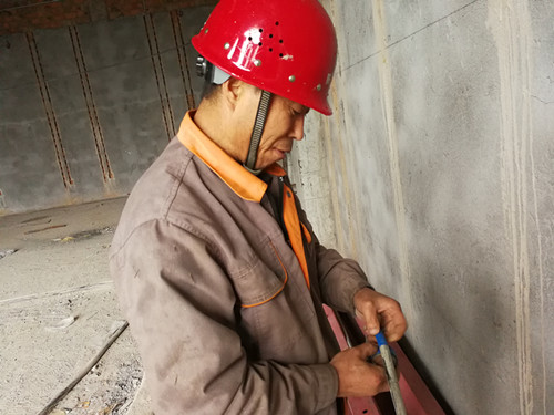 一個(gè)踏踏實(shí)實(shí)的“犁地?！?></div>
                                <div   id=