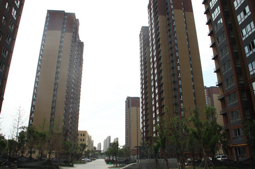 天工公司土建十一項(xiàng)目部承建的曲江羊頭鎮(zhèn)村安置小區(qū)1標(biāo)段工程通過(guò)防雷接地、人防兩項(xiàng)專項(xiàng)驗(yàn)收