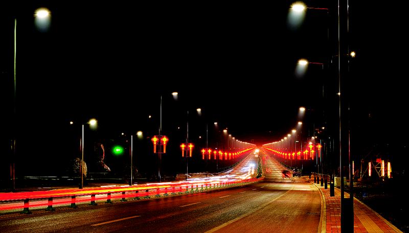 建設(shè)集團(tuán)川耀公司點(diǎn)亮銅川人民2018幸福路