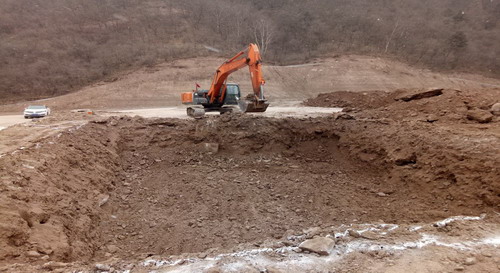 銅川分公司冶坪煤礦矸石倉、通風(fēng)機房配電室等工程順利開工