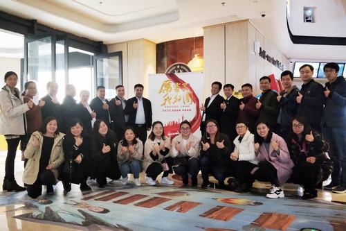 礦建二公司組團(tuán)觀看《厲害了，我的國》 為祖國打CALL