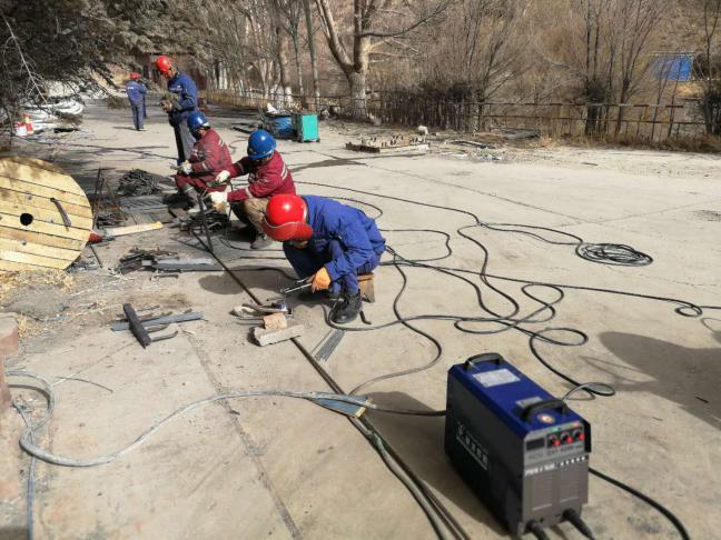 機(jī)電安裝公司酒鋼項(xiàng)目部直面挑戰(zhàn)克難攻堅(jiān)