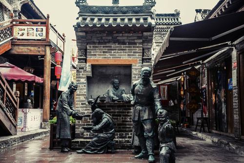 古城，春光里我向你走來