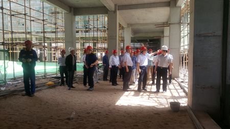 榆北礦業(yè)公司總經(jīng)理石增武一行深入天工公司聯(lián)合建筑施工現(xiàn)場(chǎng)檢查指導(dǎo)工作