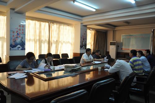 陜煤建設副總師王民福一行蒞臨韓城分公司對機電專項整治活動進行檢查指導