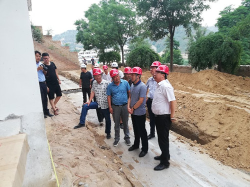 陜煤集團總經(jīng)理助理、榆林合力產(chǎn)業(yè)扶貧公司董事長范京道蒞臨陜煤建設天工公司清澗紅棗深加工項目視察指導工作