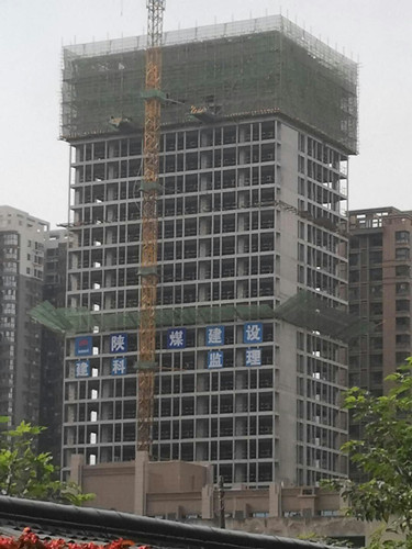 陜煤建設天工公司雅荷項目部奮力沖刺雅荷中央廣場1、2#樓封頂