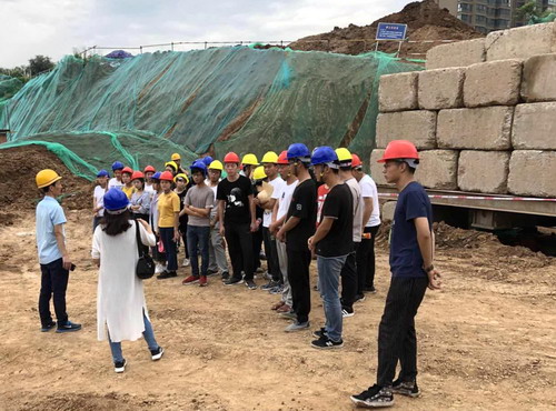 長安大學學生到陜煤建設(shè)銅川公司藍山水岸項目進行參觀學習