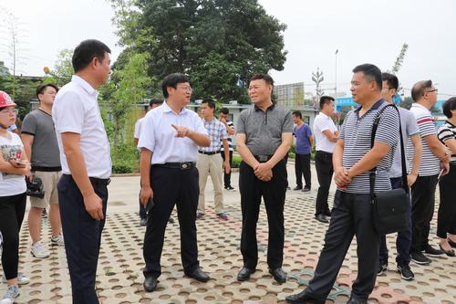 渭南臨渭區(qū)人大領(lǐng)導(dǎo)一行深入禮悅閣項(xiàng)目工地展開(kāi)調(diào)研