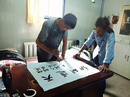 礦建工地上的“書(shū)法家”