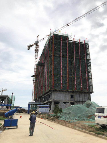 陜煤建設(shè)天工公司土建七部彬長鐵運(yùn)公司辦公樓工程順利封頂