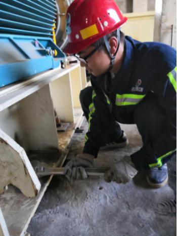 中秋佳節(jié)，我們?cè)诠さ?></div>
                                <div   id=