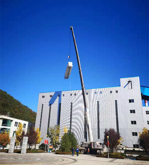 陜煤建設(shè)機(jī)電安裝公司成功吊裝黃陵二號(hào)煤礦選煤廠重介質(zhì)淺槽分選機(jī)