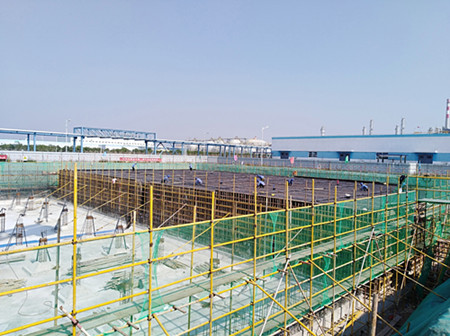 陜煤建設(shè)天工公司土建六部高質(zhì)量推進(jìn)蒲城清潔能源生產(chǎn)緩沖池工程樹形象