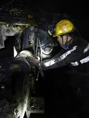 陜煤建設(shè)掘進公司：紅柳林項目部輔運巷道標準貫通不留尾