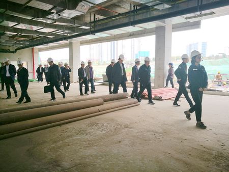 陜煤集團思創(chuàng)學院觀摩團走進陜煤建設天工公司承建的陜煤技術研究院施工現(xiàn)場