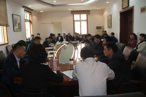 陜煤建設(shè)銅煤公司組織傳達(dá)“講政治、敢擔(dān)當(dāng)、轉(zhuǎn)作風(fēng)”專題教育暨集中開展違規(guī)收送禮金問(wèn)題專項(xiàng)整治工作部署會(huì)議精神