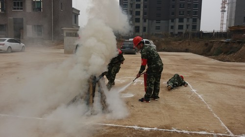 陜煤建設(shè)銅煤公司第十二項(xiàng)目部開展冬季消防應(yīng)急演練活動