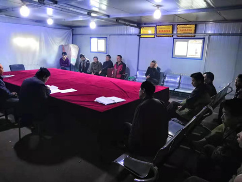 陜煤建設(shè)機(jī)電安裝公司小保當(dāng)項(xiàng)目部施工安全技術(shù)措施討論氛圍濃