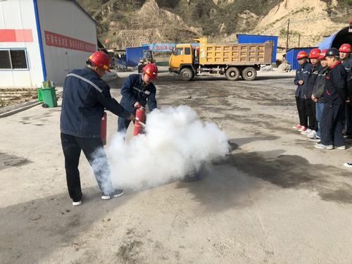 陜煤建設(shè)礦建二公司車(chē)村項(xiàng)目部安全演練提技能
