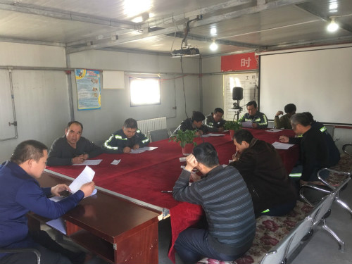 陜煤建設(shè)機電安裝公司開展“違章漫畫”培訓給職工“減壓”