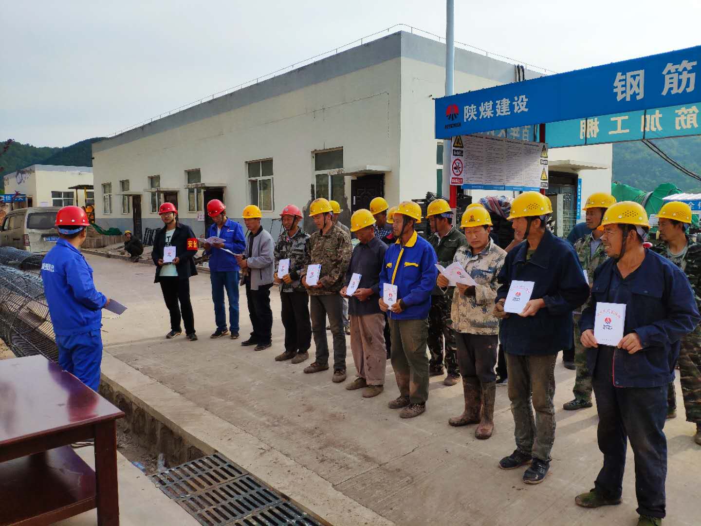 寶雞分公司黃陵項(xiàng)目部開展安全咨詢?nèi)栈顒?dòng)