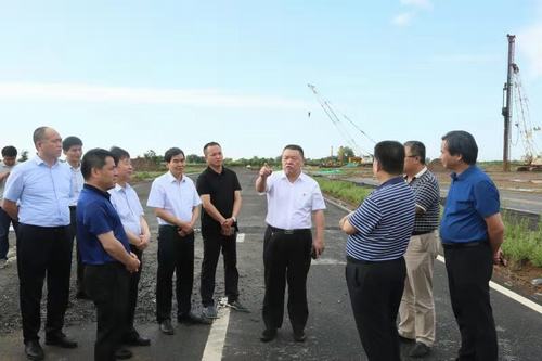 公司領(lǐng)導(dǎo)寧興剛、王寧、楊讓順深入渭南開沃項目檢查指導(dǎo)工作