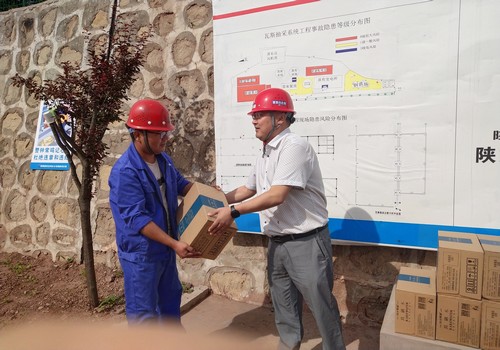 盛夏送清涼，關(guān)愛暖人心