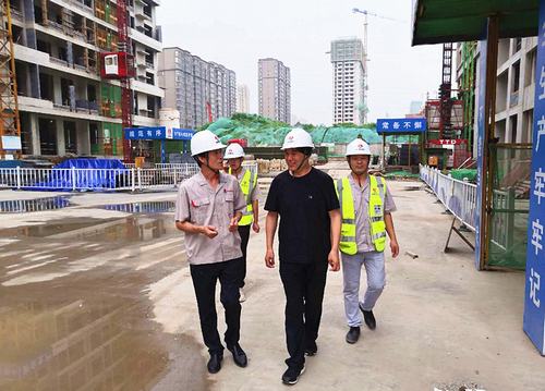 劉合理深入藍山水岸住宅項目現(xiàn)場檢查指導工作
