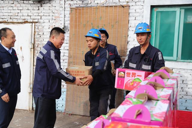 陜煤建設(shè)洗選煤運(yùn)營(yíng)公司：中秋慰問暖人心，濃濃溫情話關(guān)懷