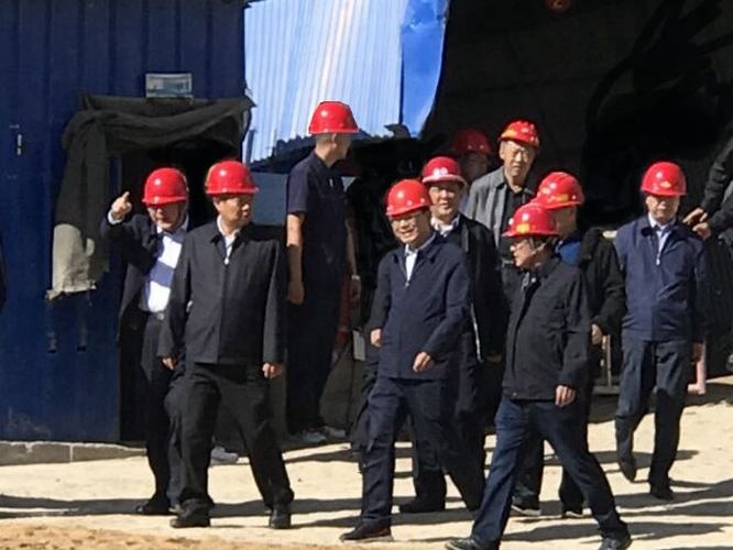 延安市委書記徐新榮蒞臨礦建二公司車村項(xiàng)目部調(diào)研