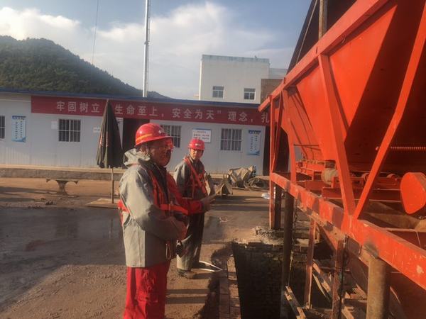 陜煤建設(shè)礦建二公司“保平安迎大慶”，大力開展節(jié)前安全大檢查