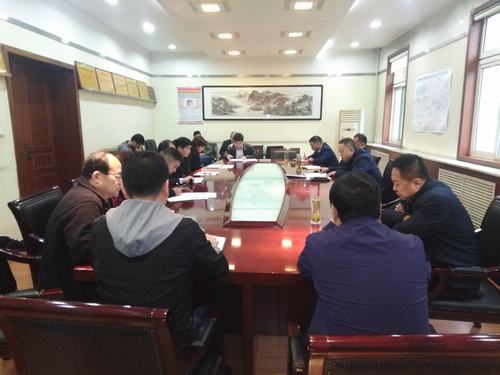 陜煤建設(shè)銅煤公司積極傳達(dá)學(xué)習(xí)陜煤建設(shè)三季度追趕超越點(diǎn)評(píng)會(huì)議精神