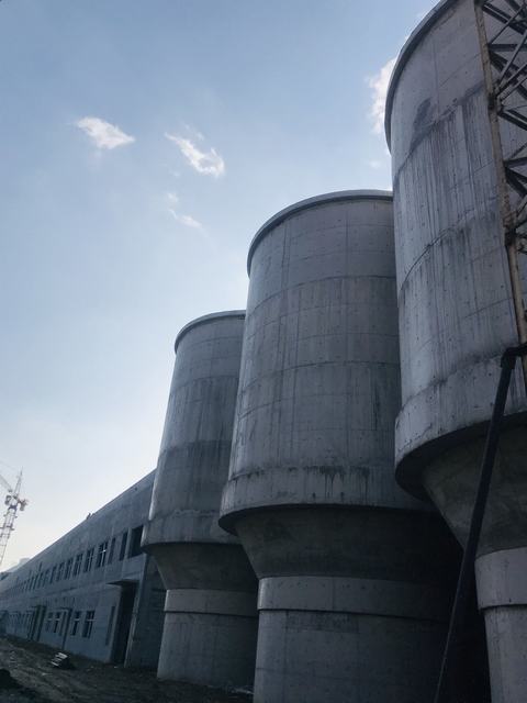 陜煤建設(shè)洗選煤運(yùn)營(yíng)公司安裝第五項(xiàng)目部一帆紙廠漿塔工程順利完工