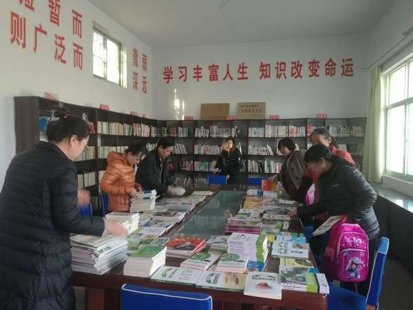 陜煤建設(shè)澄合分公司幫扶建立“農(nóng)家書(shū)屋” 爭(zhēng)做愛(ài)心企業(yè)