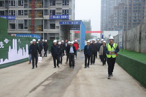 陜煤建設(shè)組織召開藍(lán)山水岸施工現(xiàn)場(chǎng)觀摩會(huì)