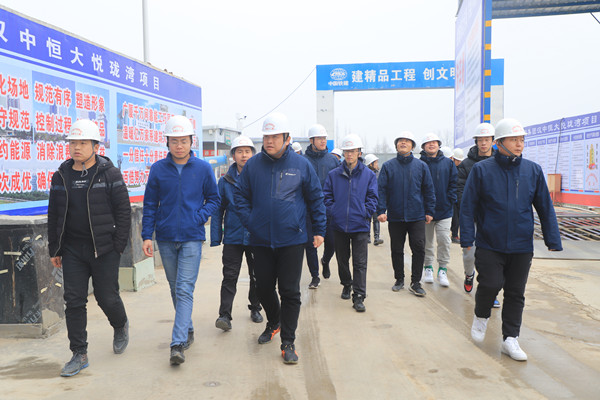 陜煤建設(shè)漢中分公司赴中鐵十二局集團(tuán)漢中悅瓏灣項(xiàng)目對標(biāo)交流