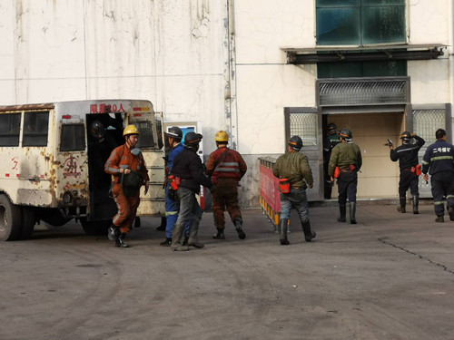 陜煤建設(shè)機電安裝公司黃陵項目部：除夕，我們升井了