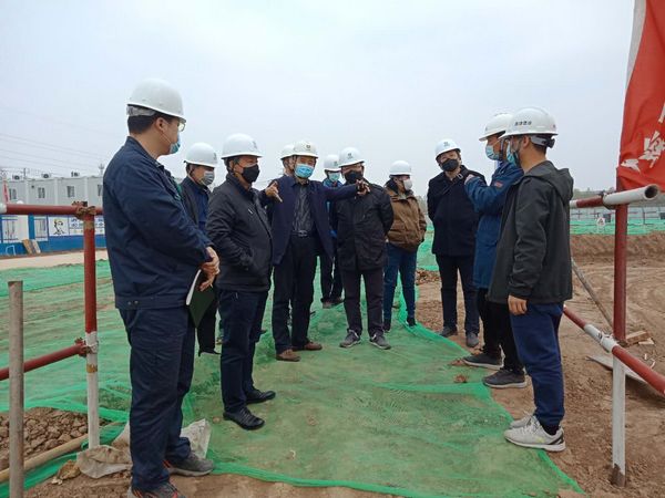 中央儲備糧新建項目領(lǐng)導(dǎo)小組組長、指揮部指揮長、副總經(jīng)理王錄印蒞臨天工公司中儲糧項目檢查指導(dǎo)工作