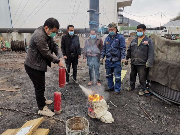 陜煤建設礦建二公司各項目部開展消防應急演練活動