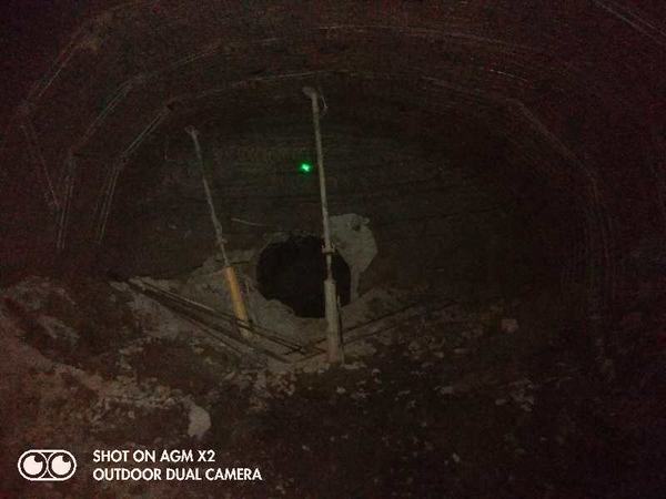 陜煤建設礦建二公司小保當三項目部二號煤礦井底車場永久避難硐室與2-2煤輔助運輸大巷工程實現(xiàn)順利貫通