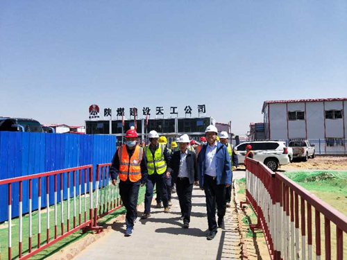 榆林化學(xué)公司董事長宋世杰蒞臨天工公司1、2#宿舍檢查指導(dǎo)工作
