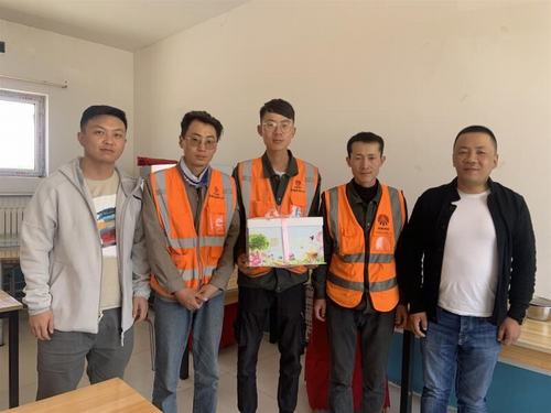 陜煤建設(shè)銅煤公司第十六項(xiàng)目部為職工舉辦“不負(fù)韶華時(shí)光，愛(ài)與責(zé)任同行”月度主題生日會(huì)