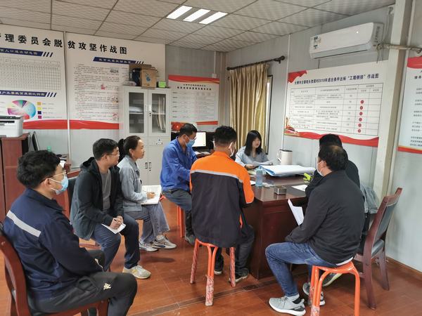 陜煤建設(shè)韓城分公司土建十二項(xiàng)目部：學(xué)習(xí)貫徹《保障農(nóng)民工工資支付條例》讓農(nóng)民工不再“煩薪憂(yōu)酬”