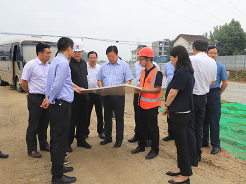 漢中市市長方紅衛(wèi)到陜煤建設(shè)漢中分公司金華路項目調(diào)研