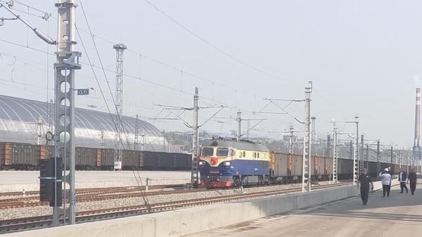 陜煤建設(shè)韓城分公司燕家塔煤炭物資集運(yùn)公司煤臺(tái)及鐵路專用線環(huán)保擴(kuò)能改造項(xiàng)目正式開通運(yùn)營(yíng)