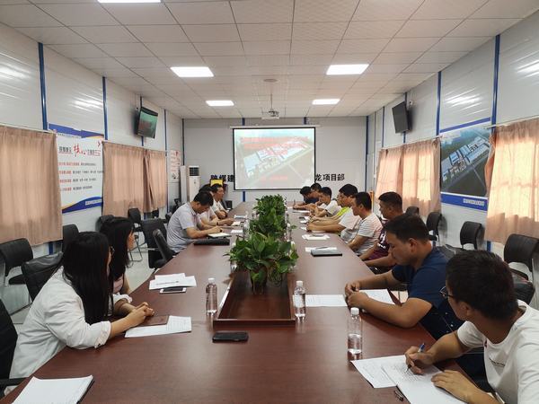 公司領(lǐng)導(dǎo)司正林一行深入渭南分公司南京金龍項(xiàng)目部召開青工座談會(huì)