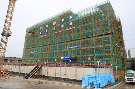 陜煤建設(shè)漢中分公司承建的漢鋼公司新建綜合辦公樓項(xiàng)目順利封頂